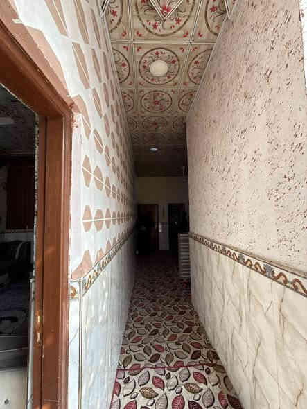 السلام عليكم ورحمة الله وبركاته 
.دار سكن للبيع..
المساحه 150م
..طابو زراعي عراقي اصولي مكاتبه وكاله نسخه من طابو 
...
يحتوي البيت على غرفه وصاله ومطبخ.وديوان وكراج سياره. وصحيات داخلية وخارجية...السطح ايزوكام....
..
العنوان ابي الخصيب الصنكر قرب جامع صنكر. 

..السعر 60 بي مجال 
..للاستفسار ***********. سجاد المالكي
