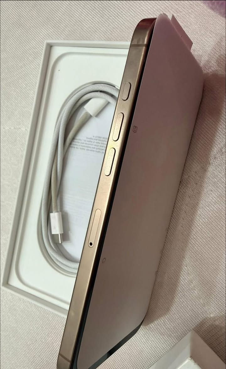 ‏16ذاكرة 256 جهاز 
‏الجهاز نظافة 100 
غراضه كامله الاصليه
  فقط اتصال
للبيع فق.     1200
‏ ***********
