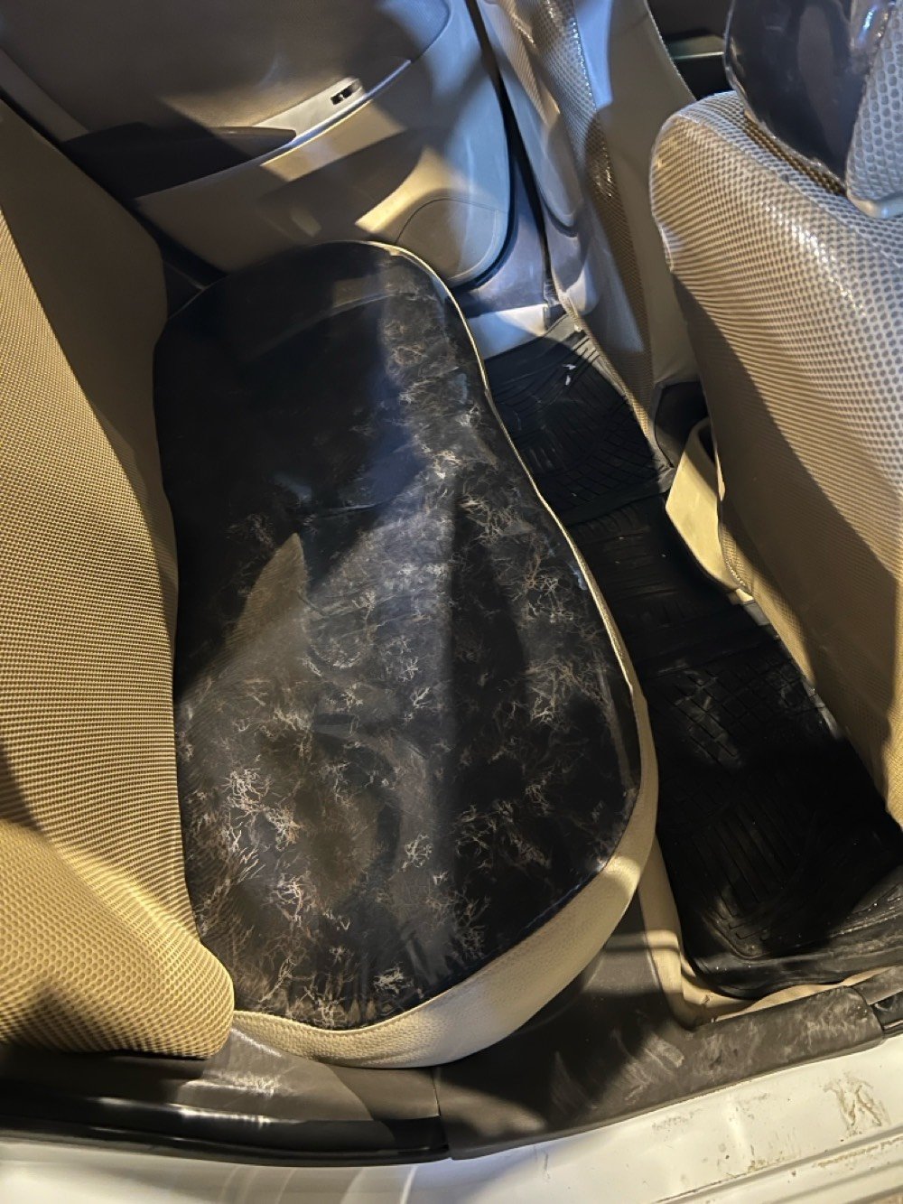 سياره اكسنت مديل 2015 بيه طختين كد شبر وجاملق الخلفي بي صبغ سياره نضيفه اي حادث مابيه المكينه جديده ستوه مشدوده 1600السعر 90وبيه مجال مكاني البصره ***********