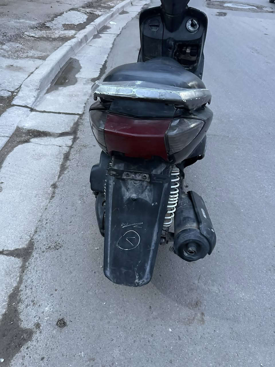 السلام عليكم سكنس نثيه حلوه نضيفه كلها شغاله
كيج بانزين كيج سرعه كهرباءيات كلها كامله بس تحتاج ترتيب 
مكان بغداد الكاضميه
شغاله نكره
 السعر ٣٥٠
الرقم ***********
