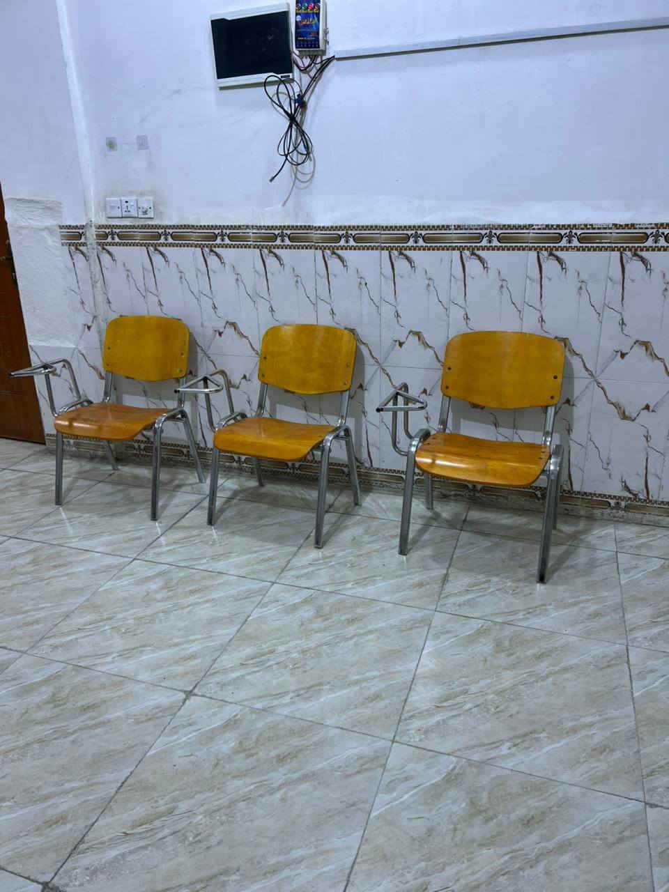 كراسي معهد البيع الصلي
العنوان بغداد المشتل السعر على عدد التريده ***********
