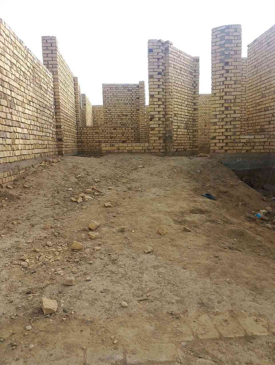 هيكل للبيع مساحة ٢٠٠م طابو زراعي 
واجهة ١٠م شارع ٨م 
غرفتين نوم /صالة /استقبال / مطبخ /صحيات /مناور 
الموقع حي بابل الزراعي 
***********
للأستفسار اكثر مراجعة مكتب الورد للعقار قرب فلكة الساعة مجاور مكتب الجزيرة مقابيل مركز الشباب
