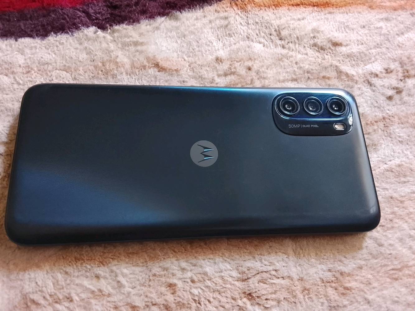 اللهم صل على محمد وآل محمد
السلام عليكم اخوان

جهاز moto g 5G (2022)

ذاكرة : 64 جيجا.

عشوائية : 4 جيجا.

معالج :  Dimensity 700.

بطارية : 5000 مللي أمبير.

شاشة : 6.5 بوصة - 90 هرتز - IPS LCD.

العيوب :

🔴فطر بالشاشة كما موضح، لكن اللمس شغال وكلة طبيعي وعلى الفحص.

🟡الجهاز مقفول سيمكارت يعني بلا خط.

🔵السعر 60 ، مكاني بغداد حي العامل توصيل ماعدي.

واتساب فقط ***********،
 أو على الخاص.🌹