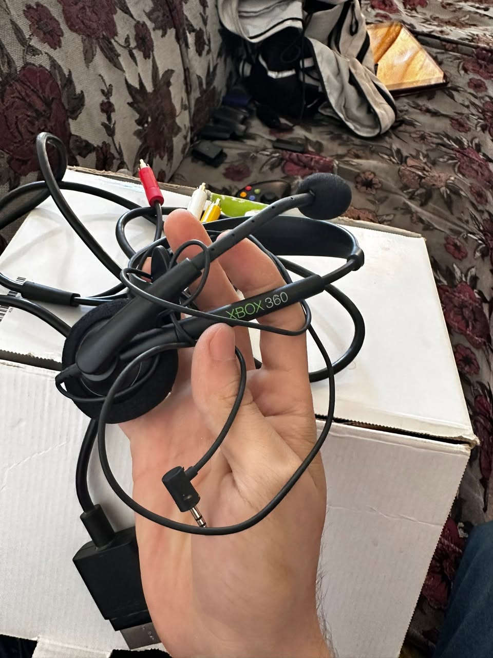 Xbox360للبيع
السلام عليكم قطه نادره جهاز شوفت عينك الباب الاول مو مجدد ملحقاته العراق كله ماعنده هيج قطعه نادره 
محوله اصلي 
ويدات ثنين اصلي
 هارد يحتوي على اكثر ٩٩لعبه 
الجهاز هوه وتوصيله يوصل يمك لباب بيتك شرط الفحص كدام المندوب 
١٥٥الف مابي مجال 
ويتوفر عدنا اجهزه بسعر ارخص 
للتواصل ***********
