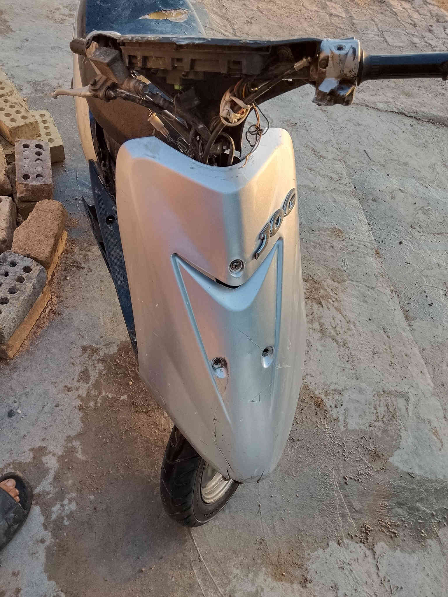 السلام عليكم دراجه 60للبيع للستفسار مكاني بغداد الحسينيه شارع المرور السعر 80 وبيها مجال غير شغاله عوزه اشياء بسيطه الرقم *********** نضافه المكينه فوول
