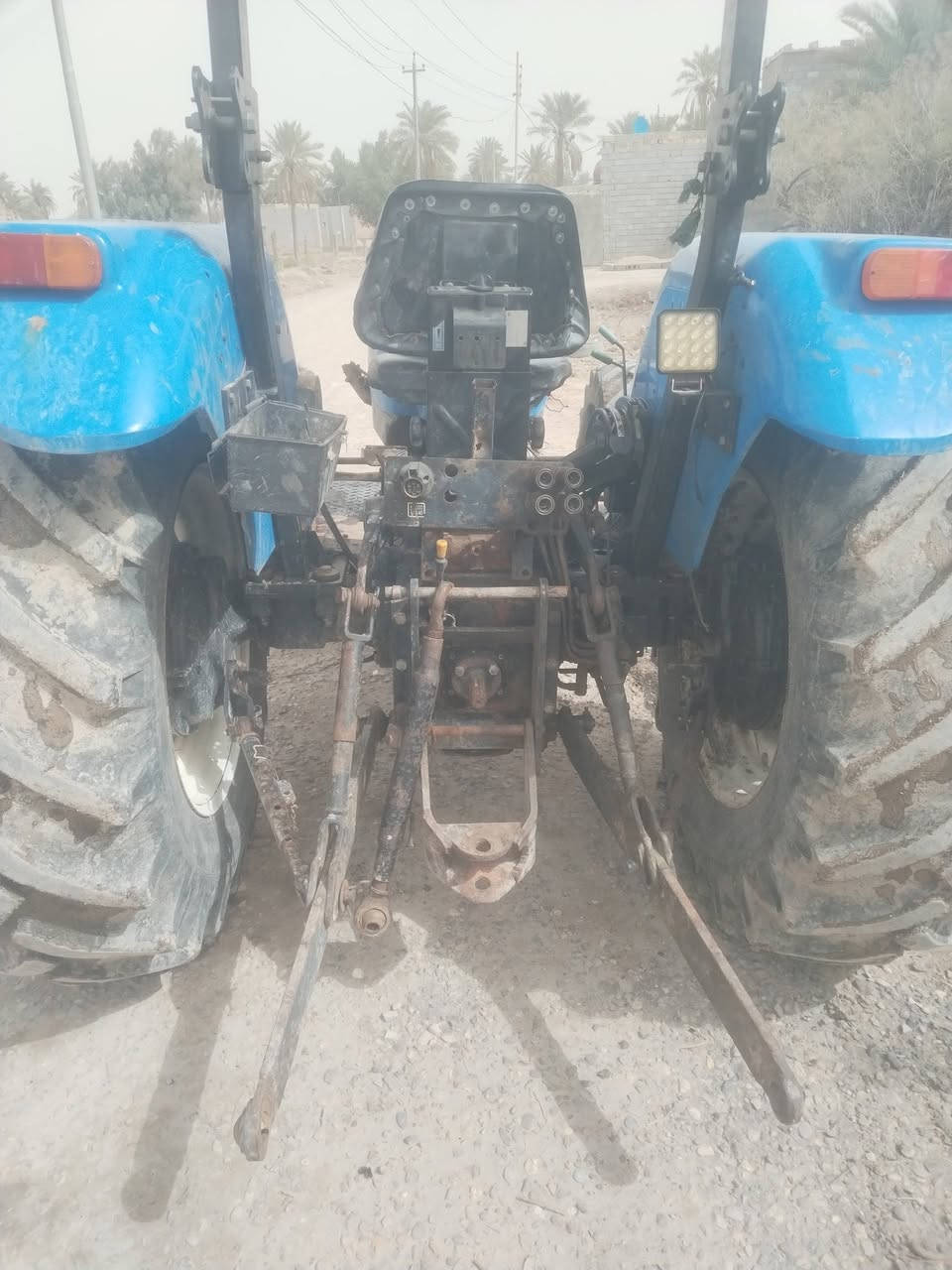 السلام عليكم مكينه نيوهلند مديل ١٢ كتاب شركه تايرات جداد  مكينه وكير جيد وراهه فدان خرماشه رقم الهاتف ***********
