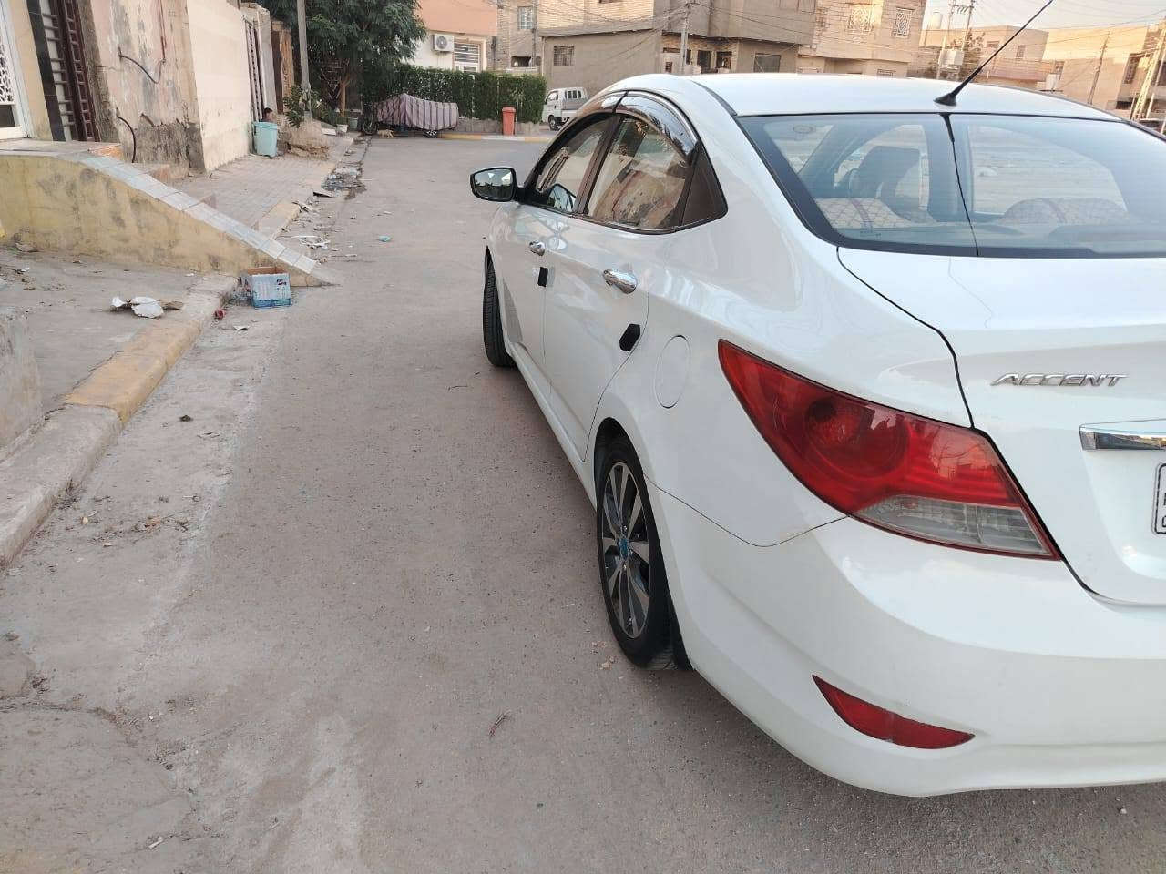 السلام عليكم سيارة خليجية اكسنت للبيع في كربلاء المقدسة رقمها بغداد، سيارة بيها قطعة وحدة تبديل چاملغ الايمن بسبب ضربة بسيطة، موديلها 2015 استخدام شخصي وسعرها 110 وبيها مجال قليل ، الاستفسار ***********
