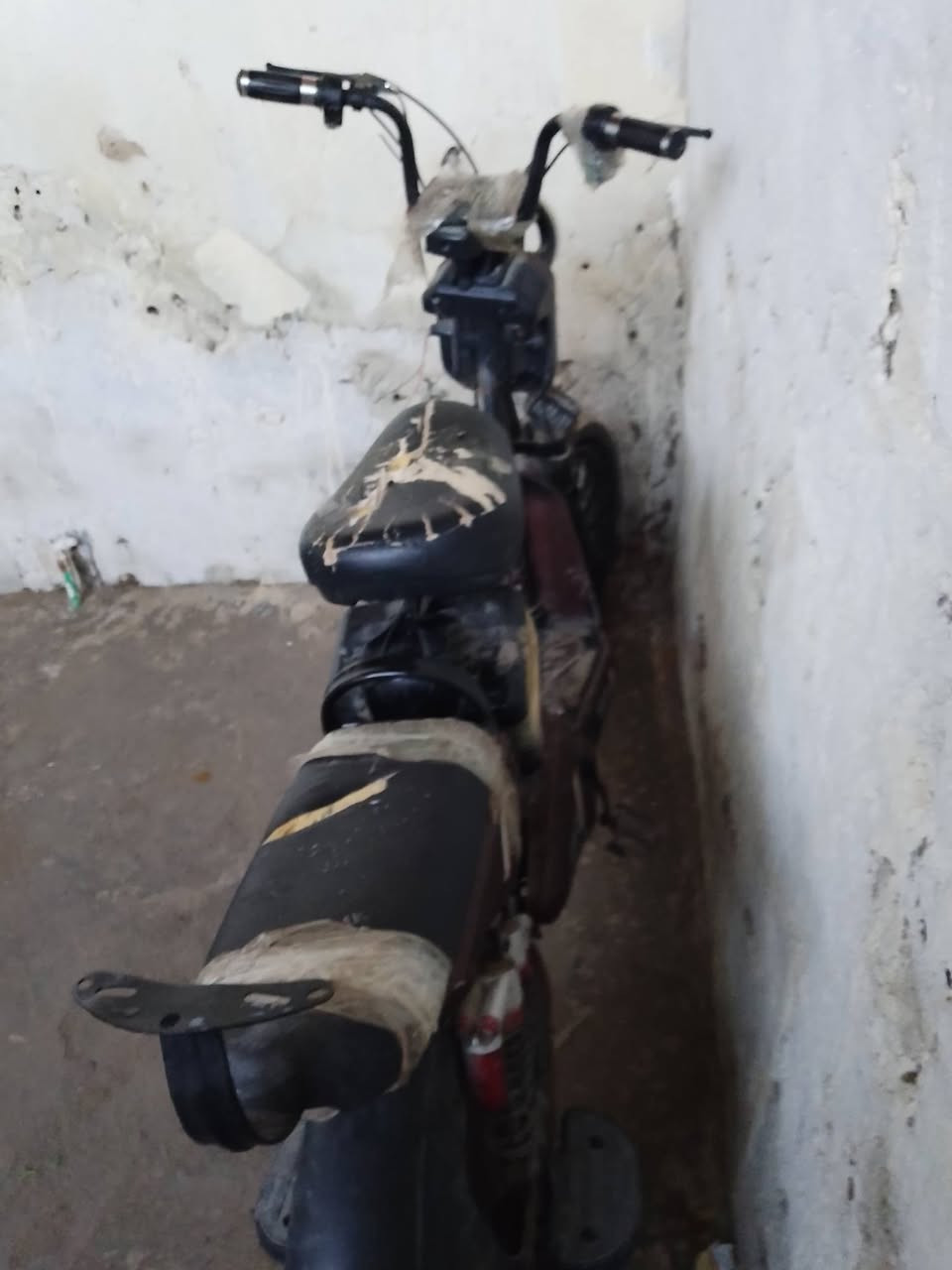 دراجه شحن لبيع  4بطاريات مابيهن شي شغاله بس لتاير لكدام مزروف لجوزه عطلانه تشتغل على البصمه  ولبريك لورا عاطل دراجه تمشي لسعر خاص مكاني البصره الاصمعي الجديد ***********
