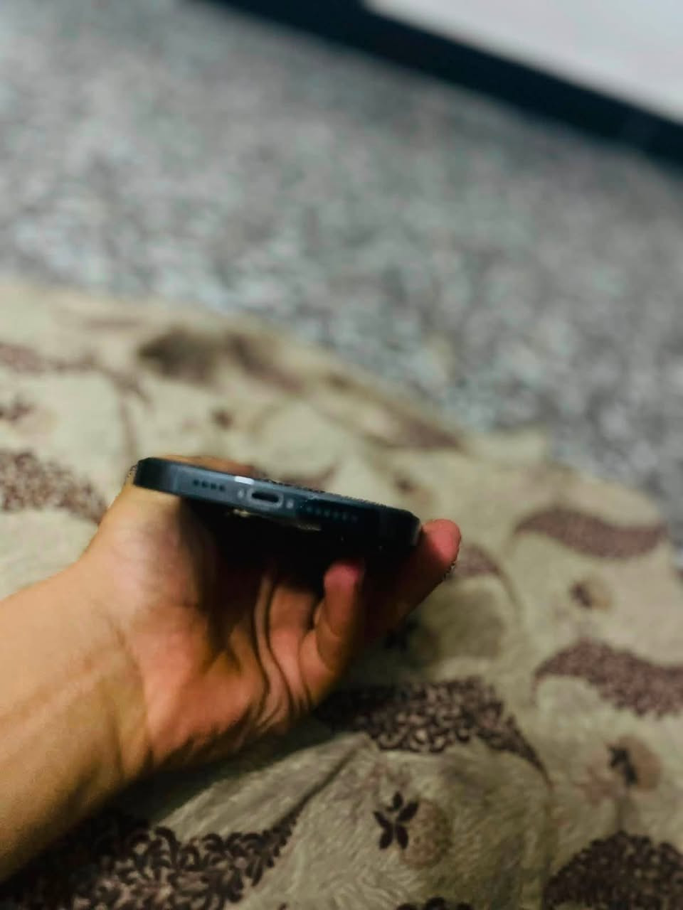 السلام عليكم 14برو ماكس لل بيع ذاكره 256بطاريه 86جهاز مكفول كارتونه موجود الون اسود مكان بغداد المشتل شارع المدارس قرب التموينيه رقم لل اتصال ***********سعر 900وبي مجال

