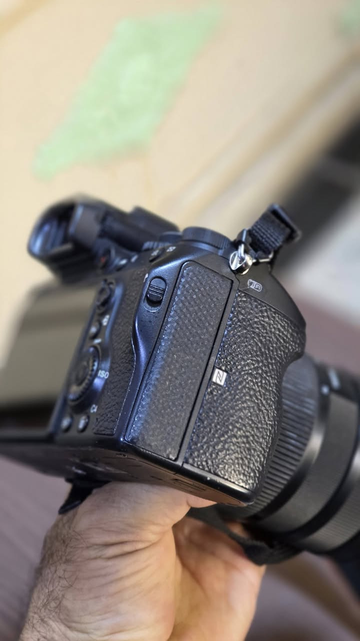 كامرا سوني a7Riii  شتر 470 صورة فقط مع بطاريات عدد2 السعر مليون٤٥٠ الف ***********
