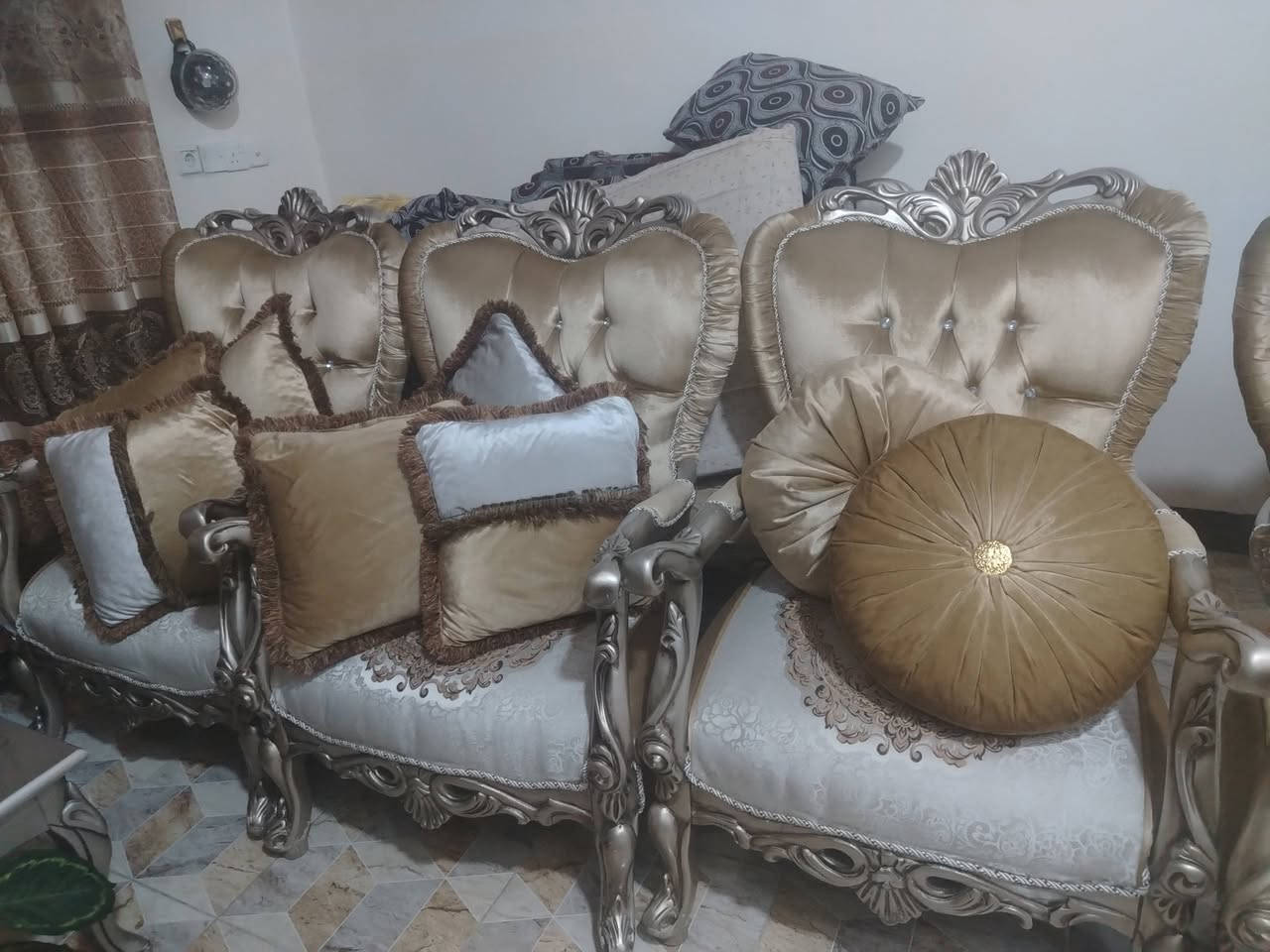 ديوان فصال ملكي شغل عراقي نظيف
السعر 700
 العنوان حي الصحة


**إذا كنت صاحب هذا الإعلان وتريد حذفه لأي سبب، رجاءا أرسل رسالة إلى الدعم الفني**