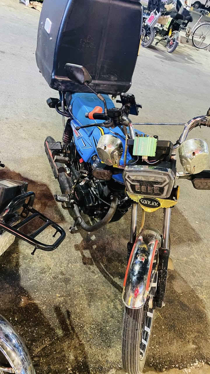 السلام عليكم

للمراوس فقط 

دراجه خير من الله محرك 200cc
ضاغطه وزنجيل موديل 2024 
 

مو مفتوحه شرط 

مراوس بدايوان أو بوكسر 

***********هـ
