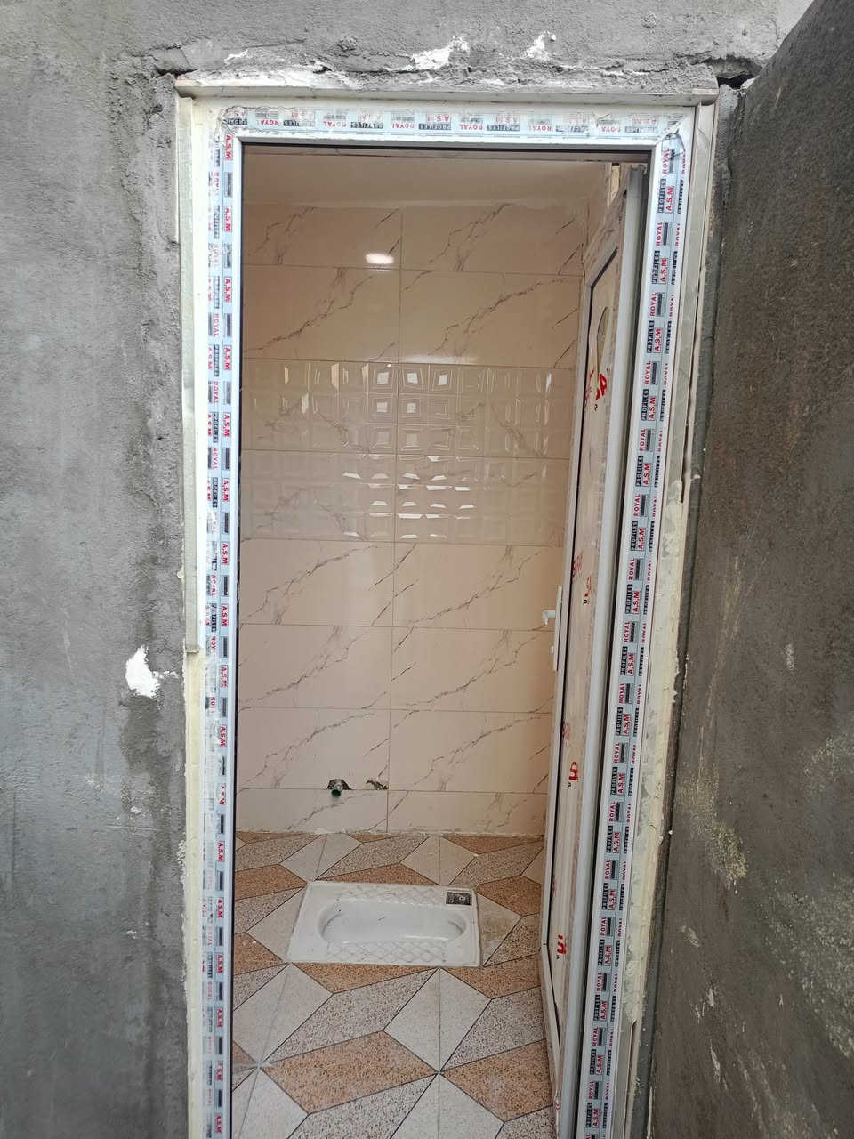 دار زراعي للبيع مساحة 120متر غرفتين وديوانية وصحيات ومطبخ وصالة ومنور وحمام داخلي  ناحية سديناوية قرب الدلة سعر وتفاصيل اتصل ***********
