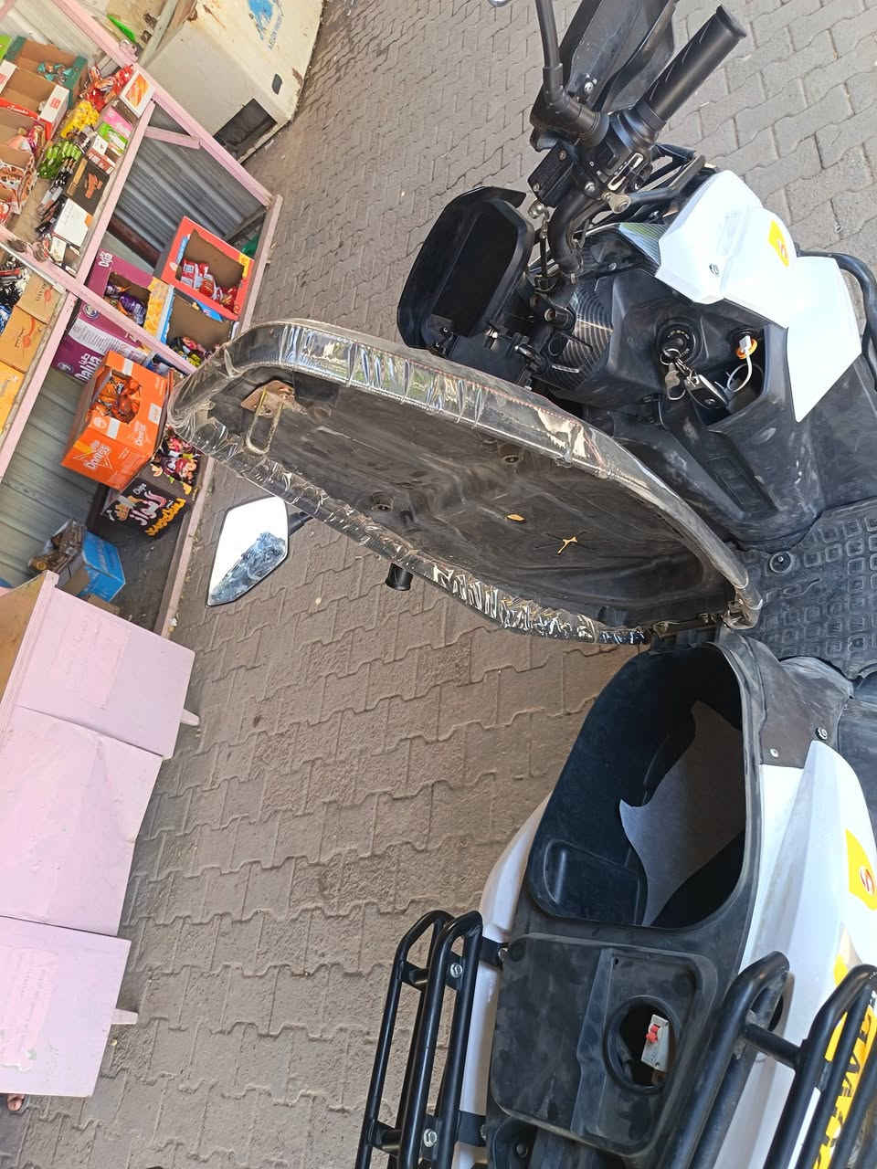 للبيع 👉
دراجه أباتشي شحن 6 بطارية 
دراجه جديدة ما ماشية هواي 
مكاني بغداد قرب جسر المثنى 
رقم تلفوني
***********
