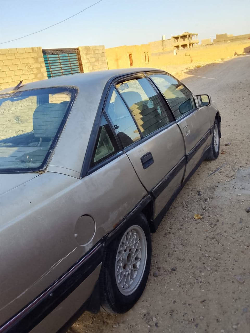 اوميكا للبيع موديل 91 رقمه الدولي تحويل ثاني يوم
محرك كير مكفولات 
گير عادي
سياره جاهزه السعر 26 المكان بروانه 
وهذا رقم صاحبه مگلف بالنشر 
***********
