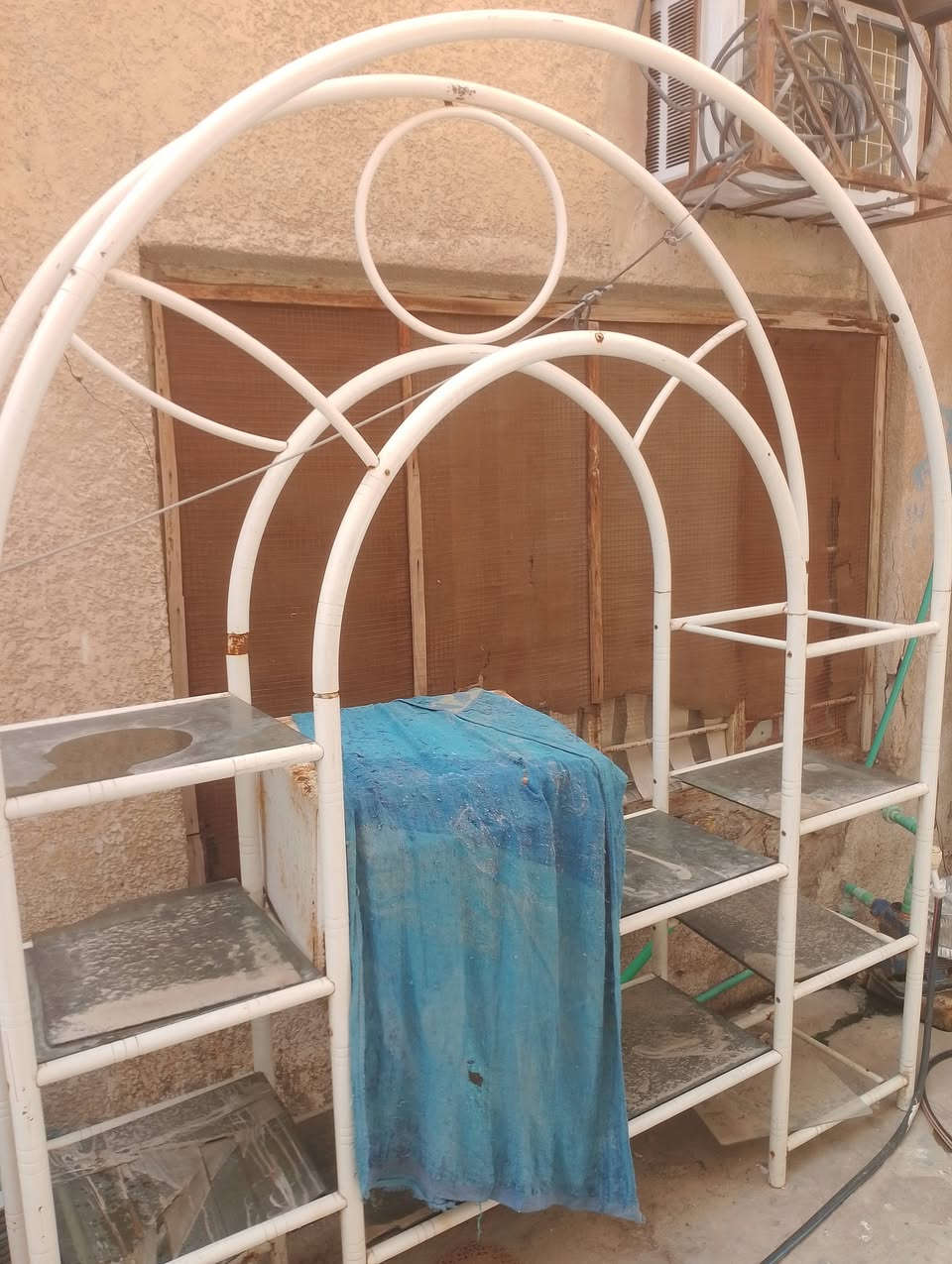 اغراض للبيع
قنفات عدد 2 السعر 75 وبيها مجال 
سرير حديد ابو النفر السعر 60 وبي مجال 
سنك السعر 30 وبي مجال 
معرض حديد السعر 100 وبي مجال 
براد ماء شغال السعر 60 وبي مجال 
رقمي ***********
