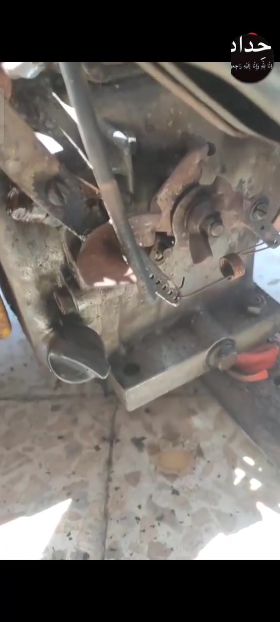 مولد 3 KV تعمل علئ كاز و بانزين شغاله كلشي موضح بالصور مكسور الشاصي فقط يرادله لحيم *********** بغداد السعدون
