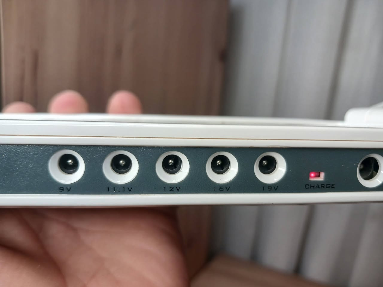 طاقة شمسية
بيها سبع منافذ للشحن من ٩ الى ١٩ فولت وكذلك USB 
سعر ٢٥


**إذا كنت صاحب هذا الإعلان وتريد حذفه لأي سبب، رجاءا أرسل رسالة إلى الدعم الفني**