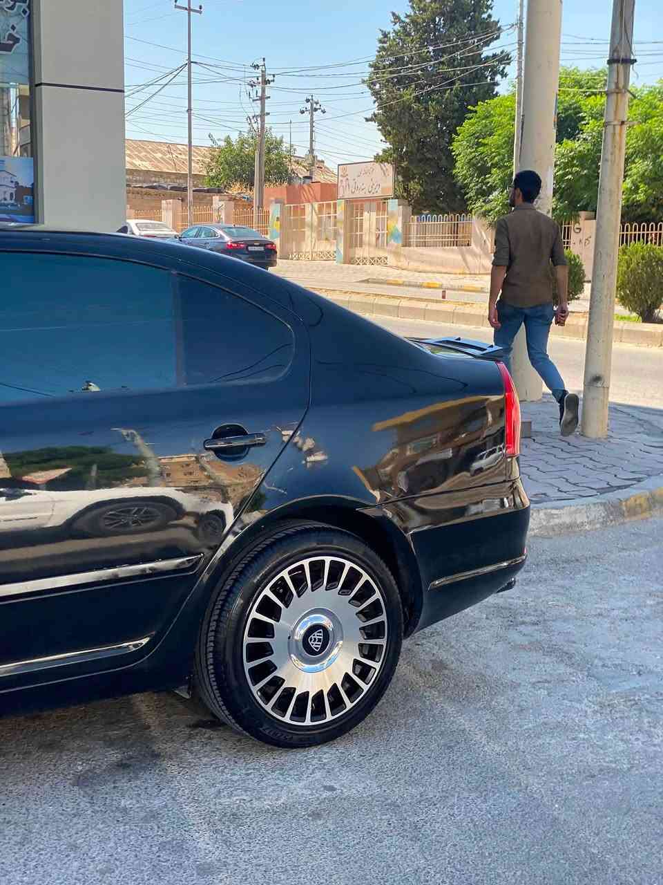 سلاوی خواتان لێبێ
تاقانەکەی سلێمانی بۆ فرۆشتن سکۆدا ٢٠١١ ئۆکتاڤیا 
سەیارەکە مالی دۆستە مەکینە ٢٠ جیتا هەموو گیانی بە شەرت دەعمو ناو گرتنی نیە سەیارەکە مەسرەفێ زۆری تیا کراوو سەیارەیەکی رێک و پێکو جوانە  سعری  ٦٤گەڵا و معامەلەیە برایانە  ***********
🧿🧿
