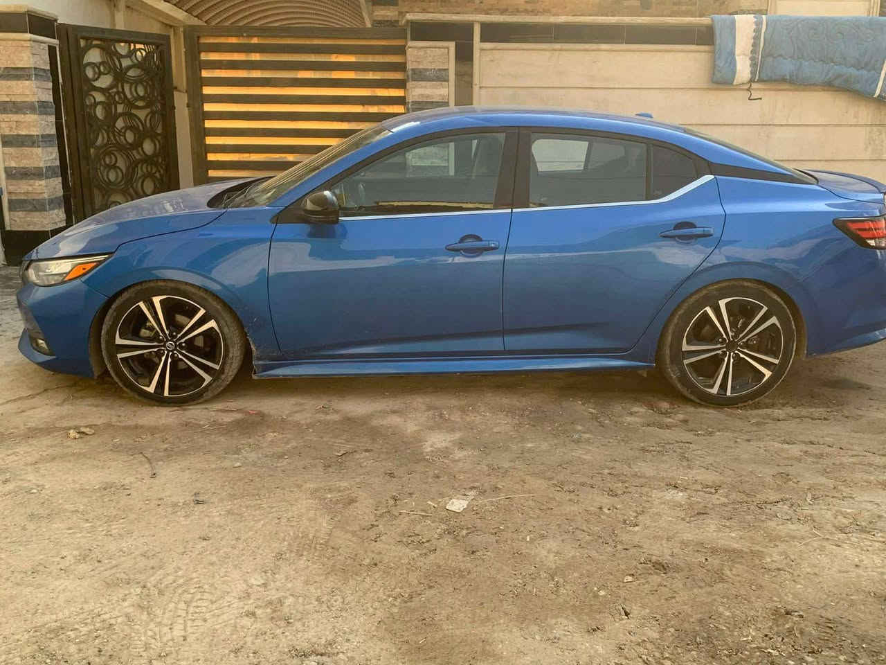 سلام عليكم من رخصه الادمن سنتره موديل ٢١ للبيع ضرر جاملغ بارد فقط وربع بنيد وشبر بدوسه عكس السايق رقم شمالي تحويل مباشر مواصفات SR السعر ١٢٨ العنوان بغداد البكريه قرب جسر الغزاليه ***********
***********
