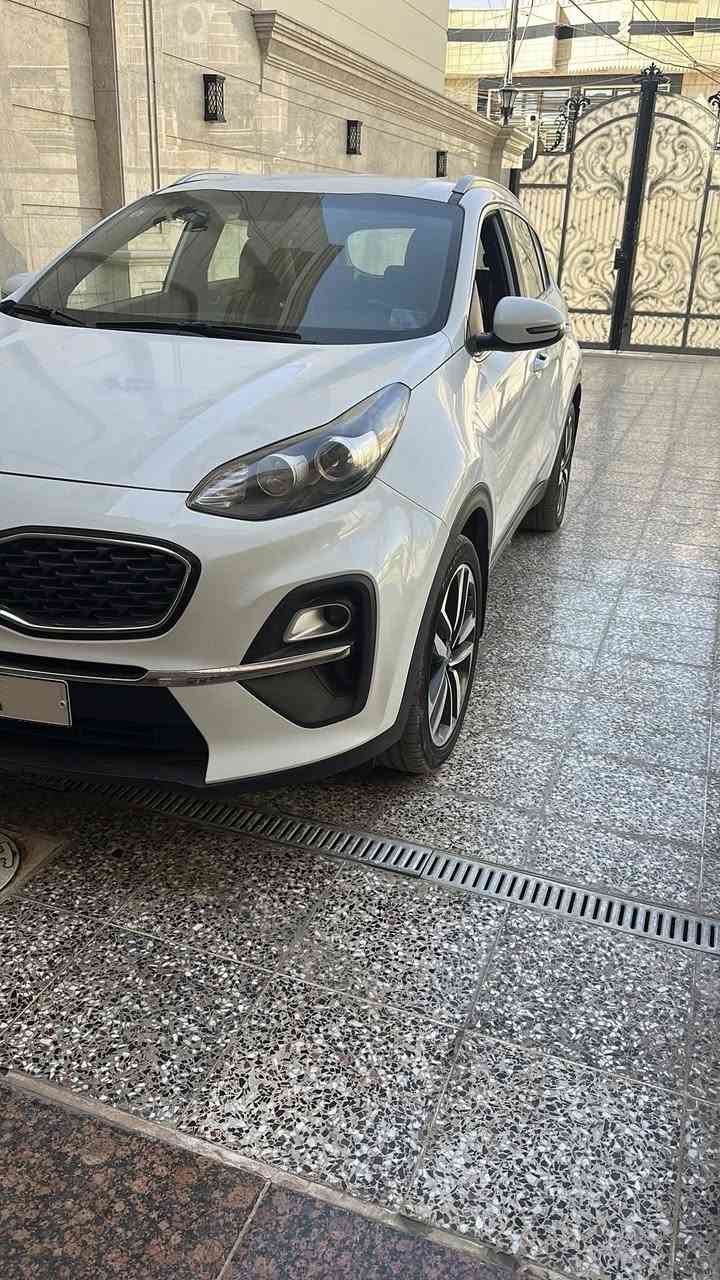 السلام عليكم كيا سبورتج موديل 2021 خليجي رقم بغداد بأسمي تحويل مباشر سيارة مكفوله من الصبغ و البارد جديدة كلش استخدام شخصي 
مكان السيارة بغداد 
محرك: 2000 دوش 
ماشيه 72 الف كيلو فقط 
مواصفات 
1_شاشه 
2_كامره خلفية 
3_شاشه اعطال 
4_قطعتين تبريد 
5_اشاير بل مري 
6_حساس امامي خلفي وجانبي 
 7_مري شفط 
8_اشاير مري 
9_تحكم وضعيات قيادة 
10_ويل كب بلاد
11_كشافات اماميه 
12_داخل لونين 
13-تحكم استيراً جهتياً 
14- ويل كروم حجم 18 
15- نفكيشن
16- يدات نيكل 
للاستفسار: *********** يوسف
السعر : 205 ورقة وبيها مجال للشراي
