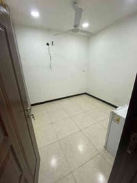 : #شقه للإيجار  #طابق ثالث تحتوي على: غرفتين وصاله ومطبخ وحمام. السعر ...