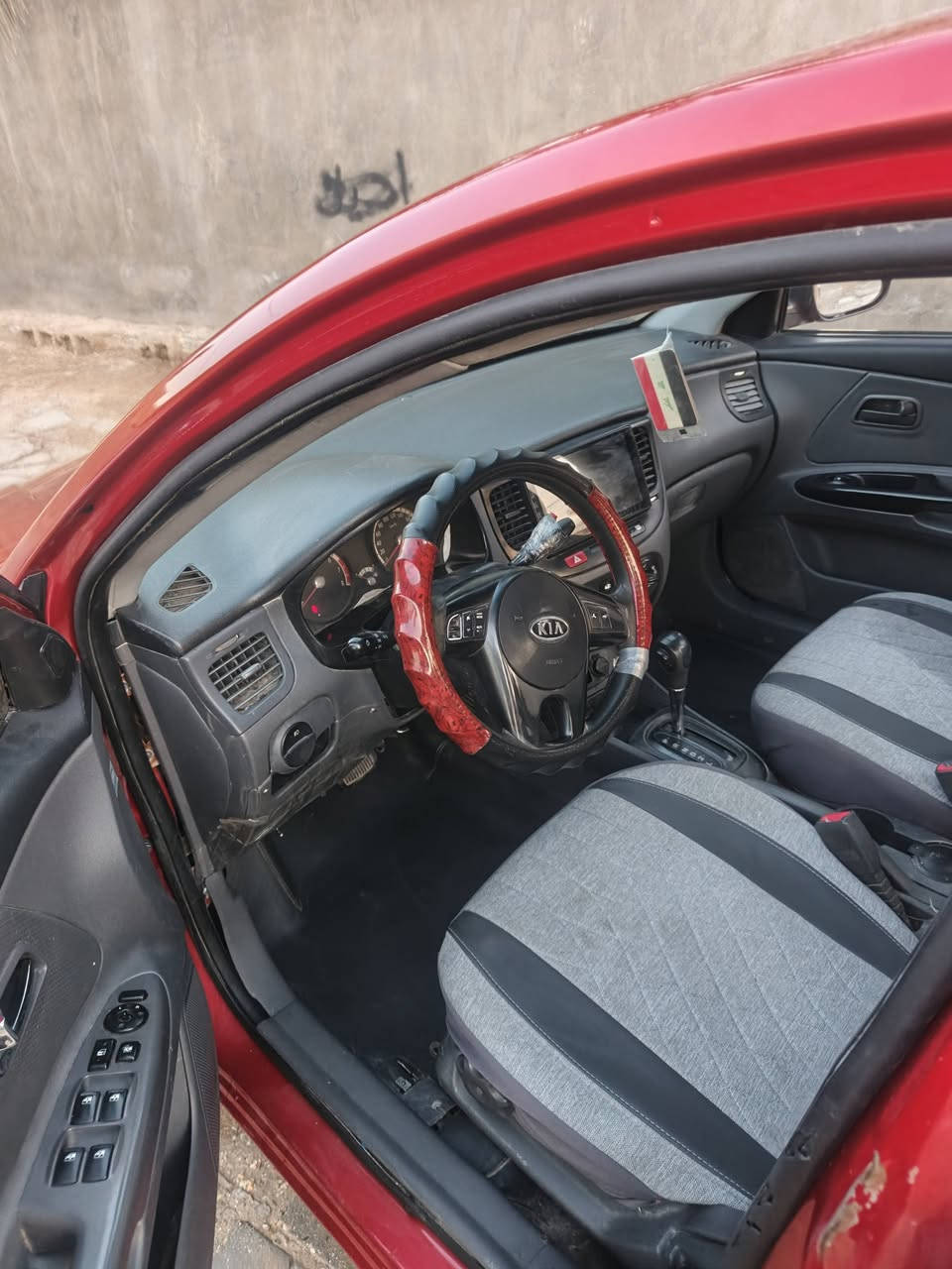 السلام عليكم كية ريو موديل ٢٠١٢ محرك ١٦٠٠ وارد خليجي رقمهة نجف بسامينة بيهة اربع قطع صبغ جاهزة كير ومحرك وحدادية  وتبريد مكاني كوفة ال عيسى استفسار *********** السعر ٧٥
