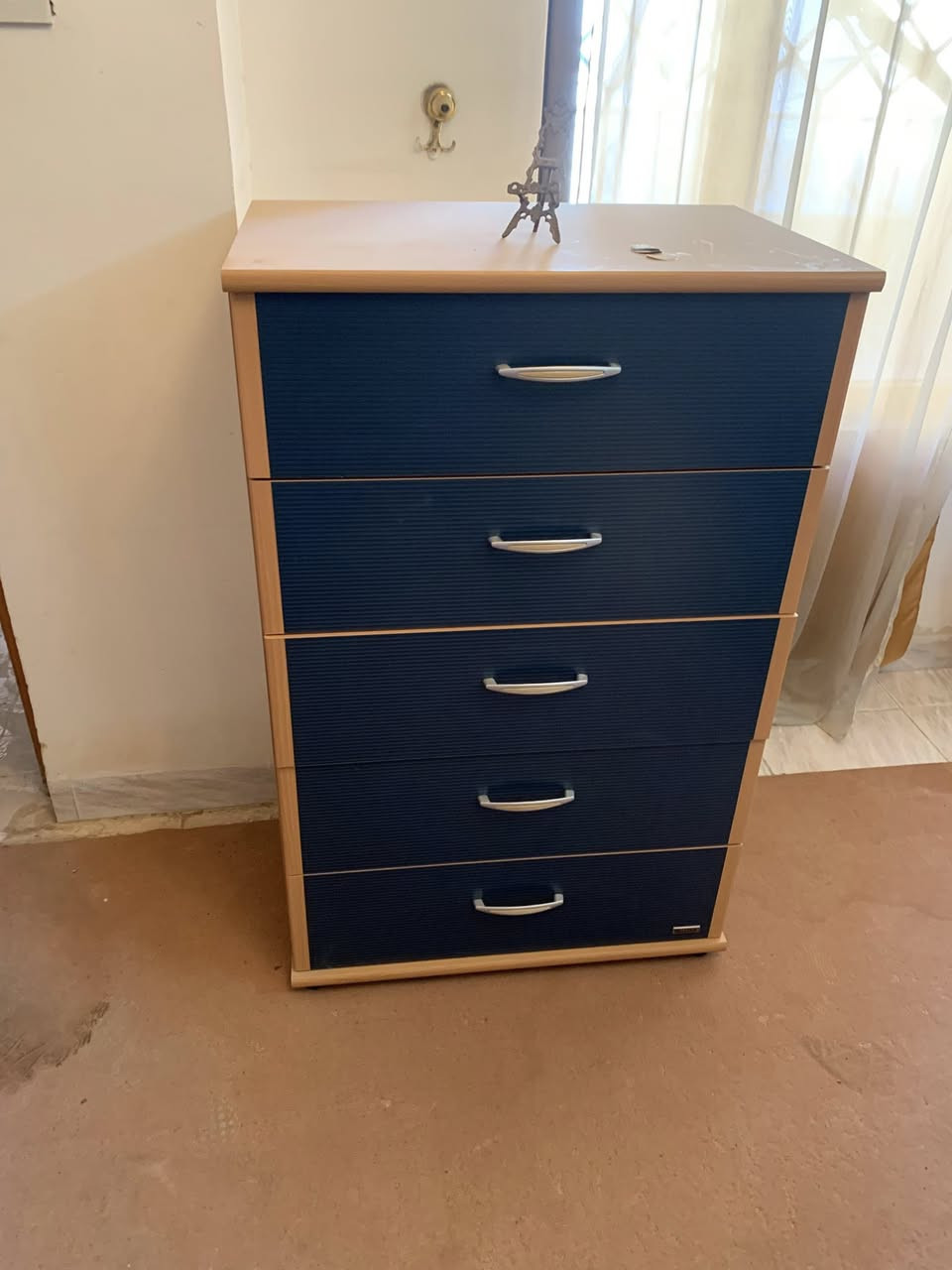 غرف نوم تركيات ماركة للبيع نفر ونفر ونص
العنوان / كاني كردا  الشارع السايدين مقابل المدرسه التركيه 
رقم موبايل ***********
