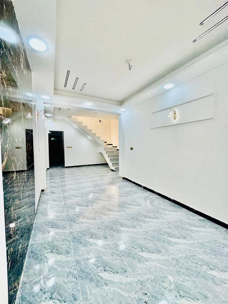 السلام عليكم بيت للبيع 100 متر مجمع بيتي سعر 65 ومع المجال للاستفسار على هذا الرقم ***********
