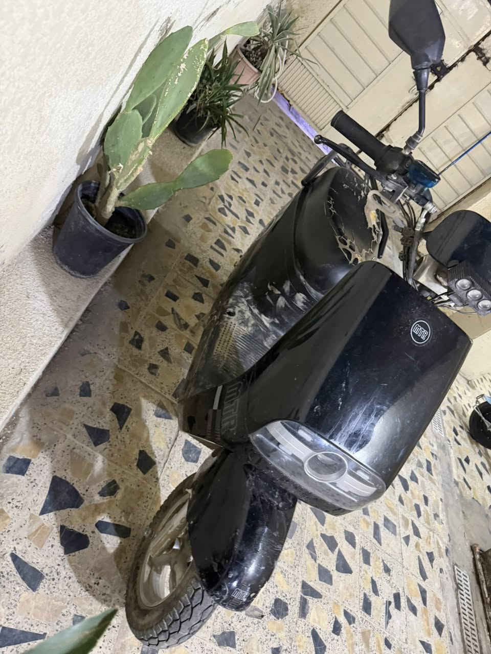 ‏دراجة شحن ست بطاريات للبيع عنوان حرية شارع البستان ***********
