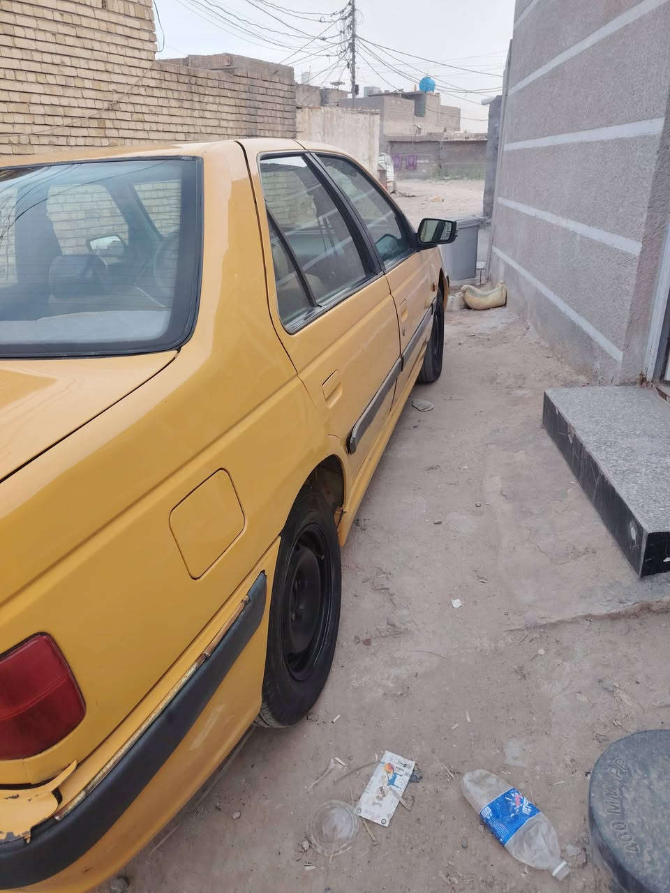 سلام عليكم بيجو بارص 2011 سياره بسمي تحويل ثاني يوم بيه بنيد طاير وهلالات مصلحه فقط سعر 35 وبيه مجال *********** مكان بغداد
