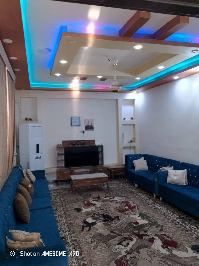 من رخصت الادمن المحترم بيت 150متر شغل درجه اولي 3نوم صاله استقبال مطبخ خدمات على 10 متر ركن المسيب حي الجامعه للبيع او مراوس المهم الفرق اي مكان حسب الاتفاق السعر المطلوب ب110 وبي مجال لاتصال *********** او مراجعه مكتب دلهي مقابل مطعم عمو وحاليا مطعم البهار
