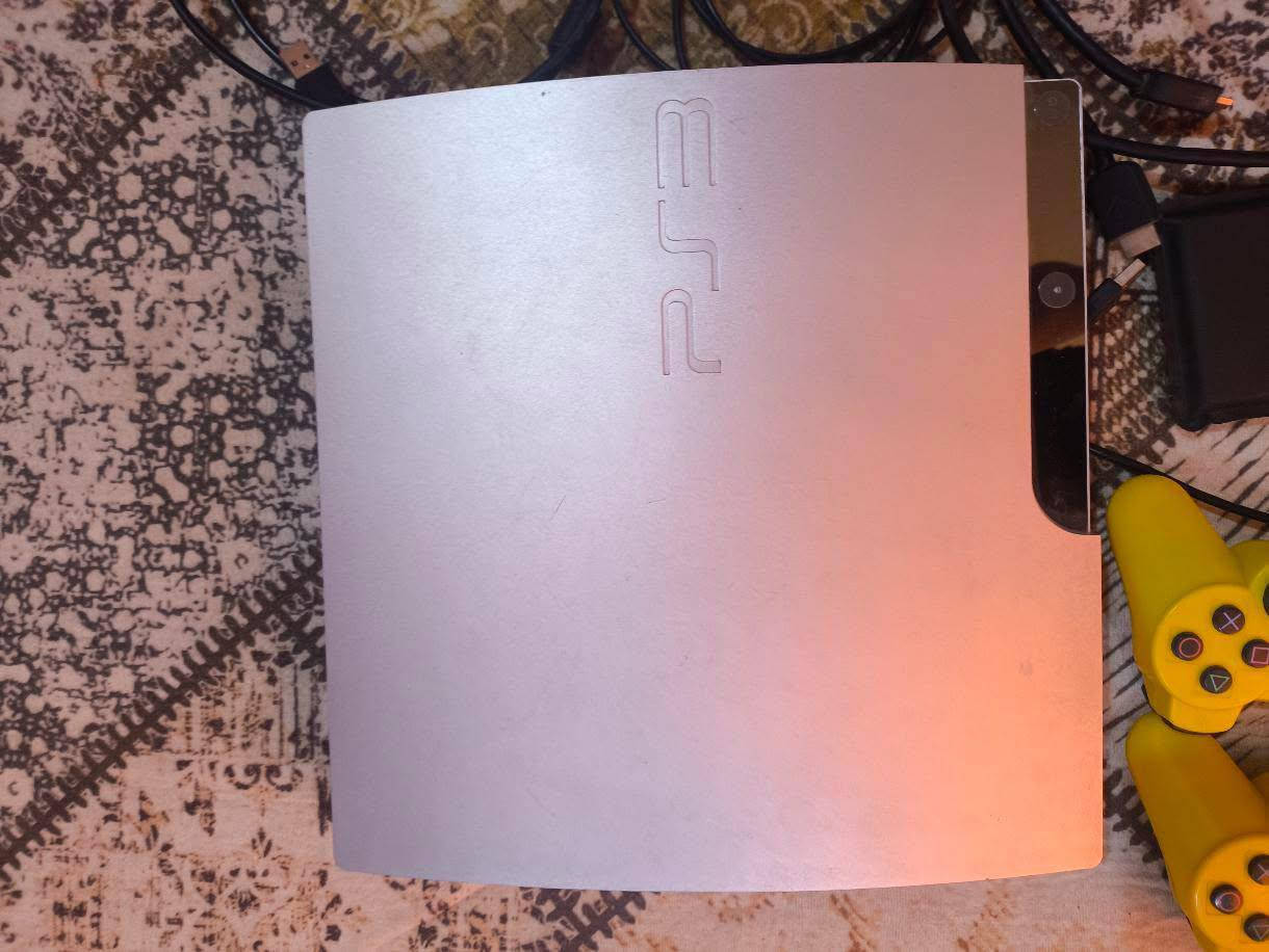 السلام عليكم
PlayStation 3 slim 
نضيف جداً لوك ستيكر ما مفتوح ولا مصلح مساحته 320 
يجي وياه 
1_جوستكات 2 شغالات 
2_هارد 500GB
3_ الكيبلات كامله

الالعاب 
1_god of war 1+2+3
2_call of duty mw2 +mw3 
3_ gta5 + gta sanandreas
4_ battlefield 2+3+4
5_mtro
6_tomp raider
7_pes 18
8_fifi 19
وبعد بي العاب هواي

السعر ( 150الف ) وبي مجال 
مكاني النجف الاشرف / ابو صخير
للاستفسار ***********
