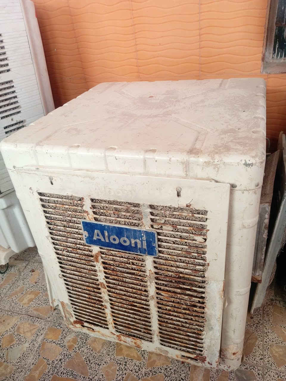 سلام عليكم مبردات عدد ٥ للبيع شرط شغل وحده تنباع أو شلع ينباعن مقابل مستشفى الكفيل ***********
