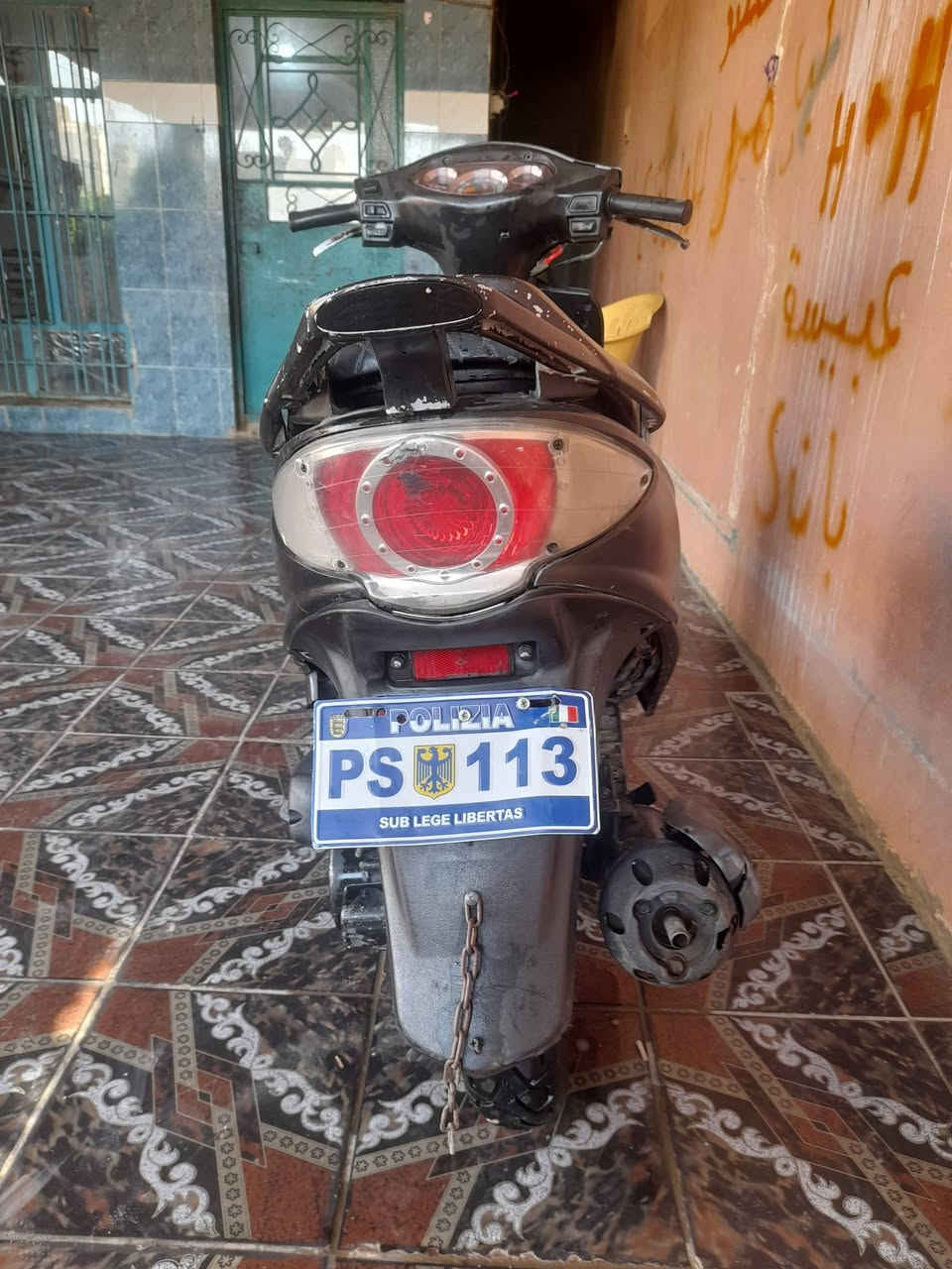 كامكو G4
كهربائيات كلها شغاله 
لايت اشاير هورن
لادخان ولاتنقيص
بس بيها صوت بالمحرك خفيف ع اغلب تفيلس
٢٥٠ وبيها مجال 

***********
