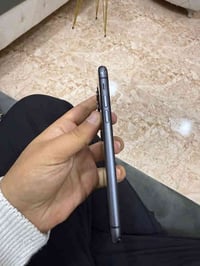 ايفون 11  ذاكرة 128 بطارية مرفوعة وراجعة ع النسبة الاصلية 79 السعر 200...