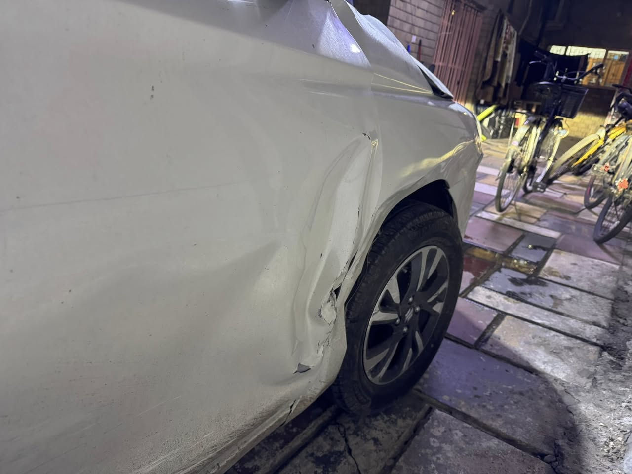 السلام عليكم للبيع سيارة سازوكي سوفت موديل 2025 ماشية 4000 كليلو على حادثه حرة باسمي للاتصال *********** مكان السيارة بغداد منطقة صليخ
