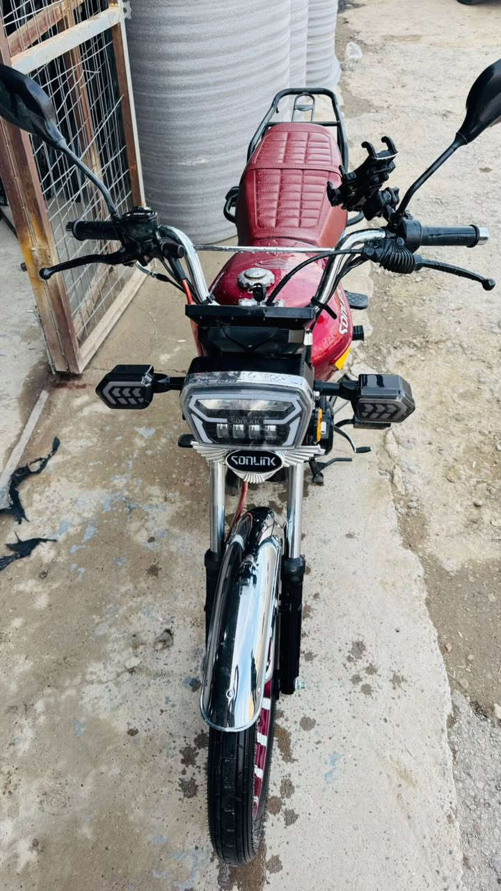 اسلام عليكم
دراجة سيفان سولنك للبيع 
موديل 2025
محرك 200ضاغطة وزنجيل ماممدود علي سبانه  
كهربائيات كلهة شغالة 
الدراجة نضيفه بمعنه الكلمه 
سعرهة950 وبيهة مجال للشراي العنوان /العلم
ويرهم مراوس بقفاز crxحصراً وانطي فرق  
الرقم   ***********
