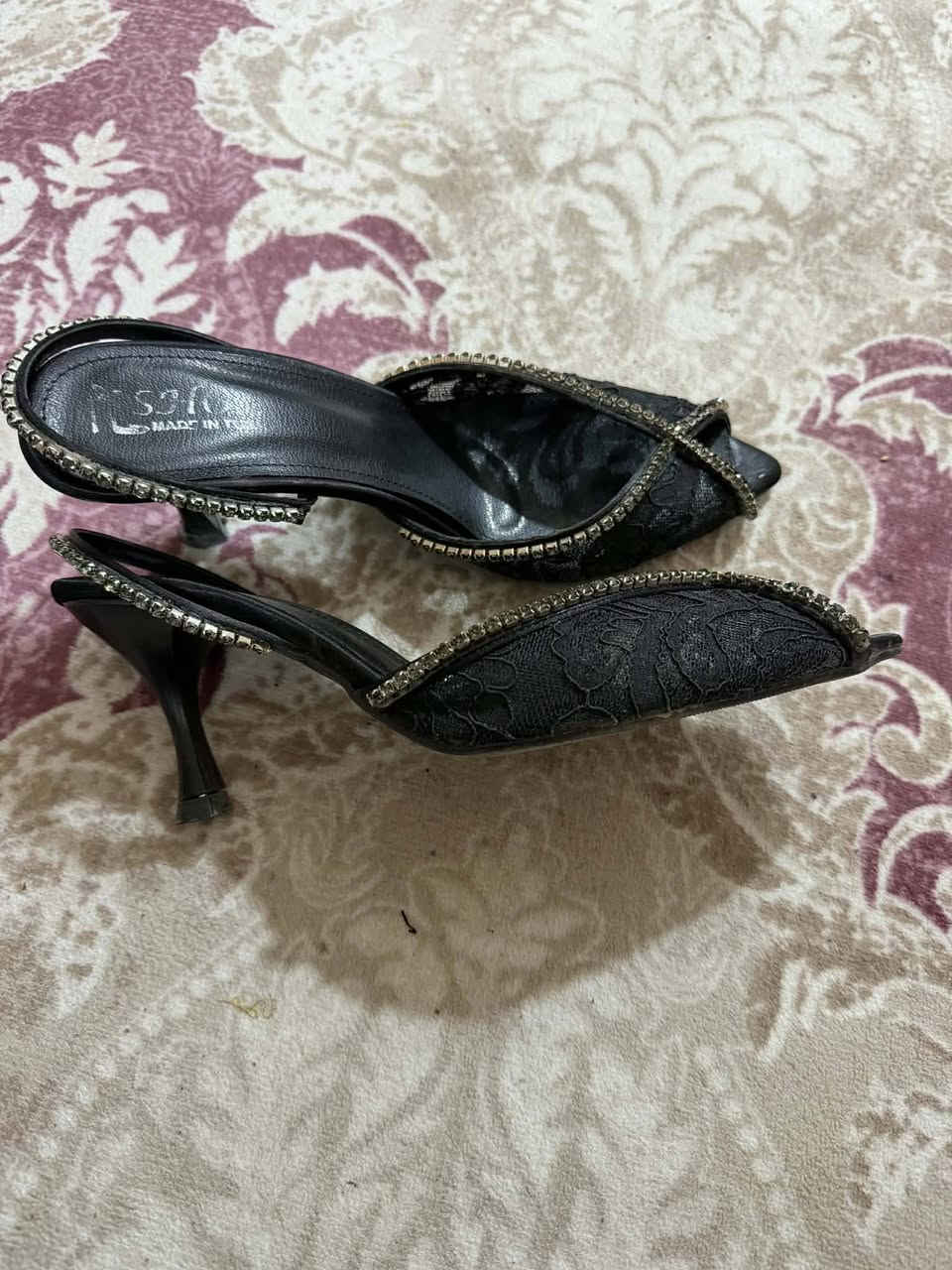 احذيه بوتات جدد للبيع مامستخدمات قياس ٣٩ اسوي خصم إذا تأخذ ٢للاستفسار على الرقم ***********
