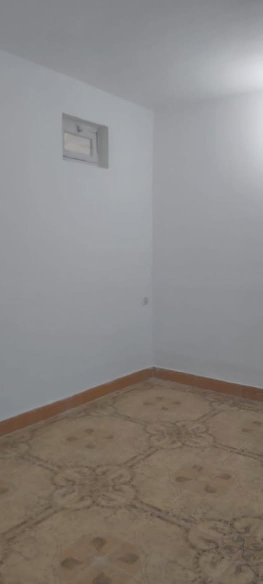 بيت للايجار بالمعقل يحتوي على 4 غرف وصاله ومطبخ ومشتملات
واتس ***********
