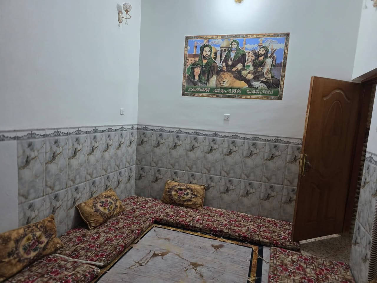 بيت 100للايجار حي نداء قرب مدرست الفرقان الاهليه 
طابق واحد ماثث كامل درجة اولى للاستفسار ***********
