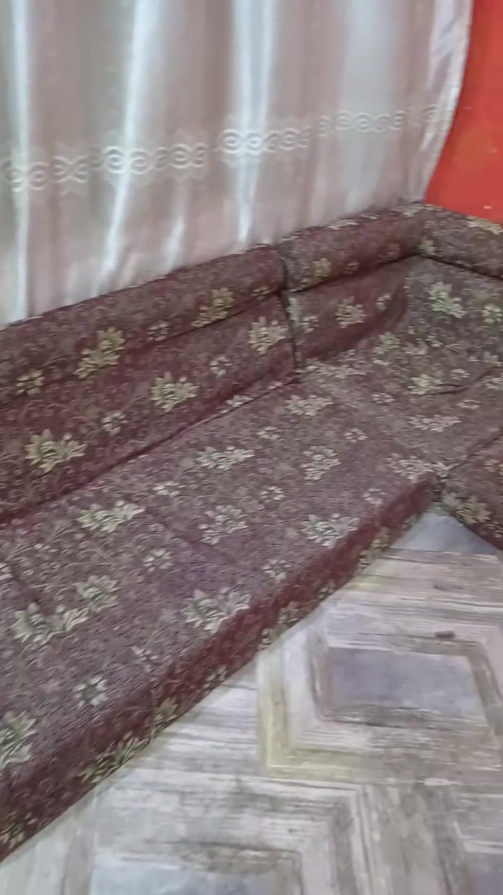 كعده عربيه للبيع سعرها 100وبيه مجال ليريده يتواصل ويه هاذ رقم ***********
