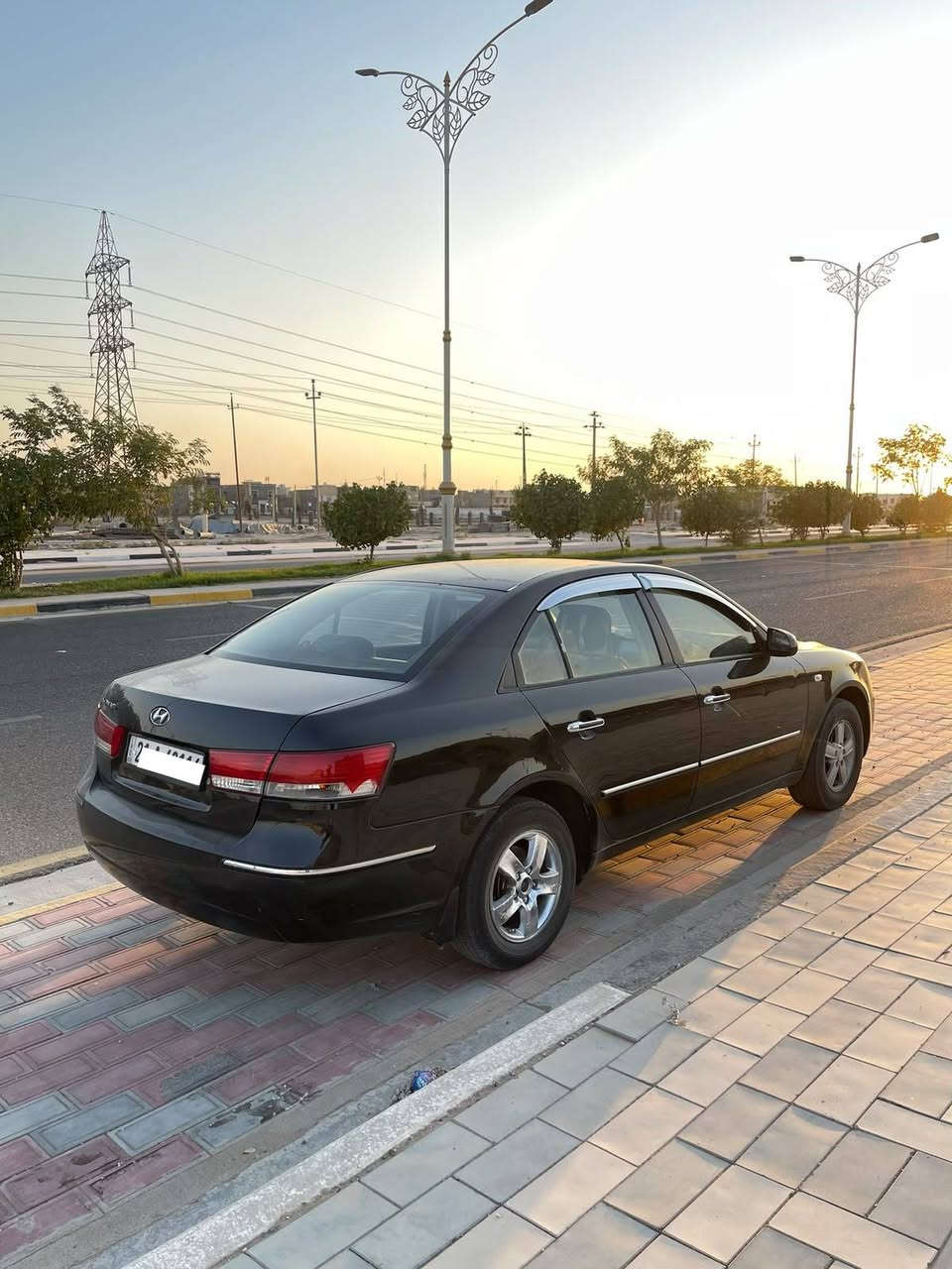هونداي سوناتا ٢٠١٠ 
وارد كوري رقم سلميانية انكليزي
مكينة ٢٠٠٠ دوش جاهزة ومكفولة
كير مكينة حدادية تبريد جاهزات 
بية ٣ قطع صبغ بدون حادث السيارة
لتواصل *********** بغداد, العراق
