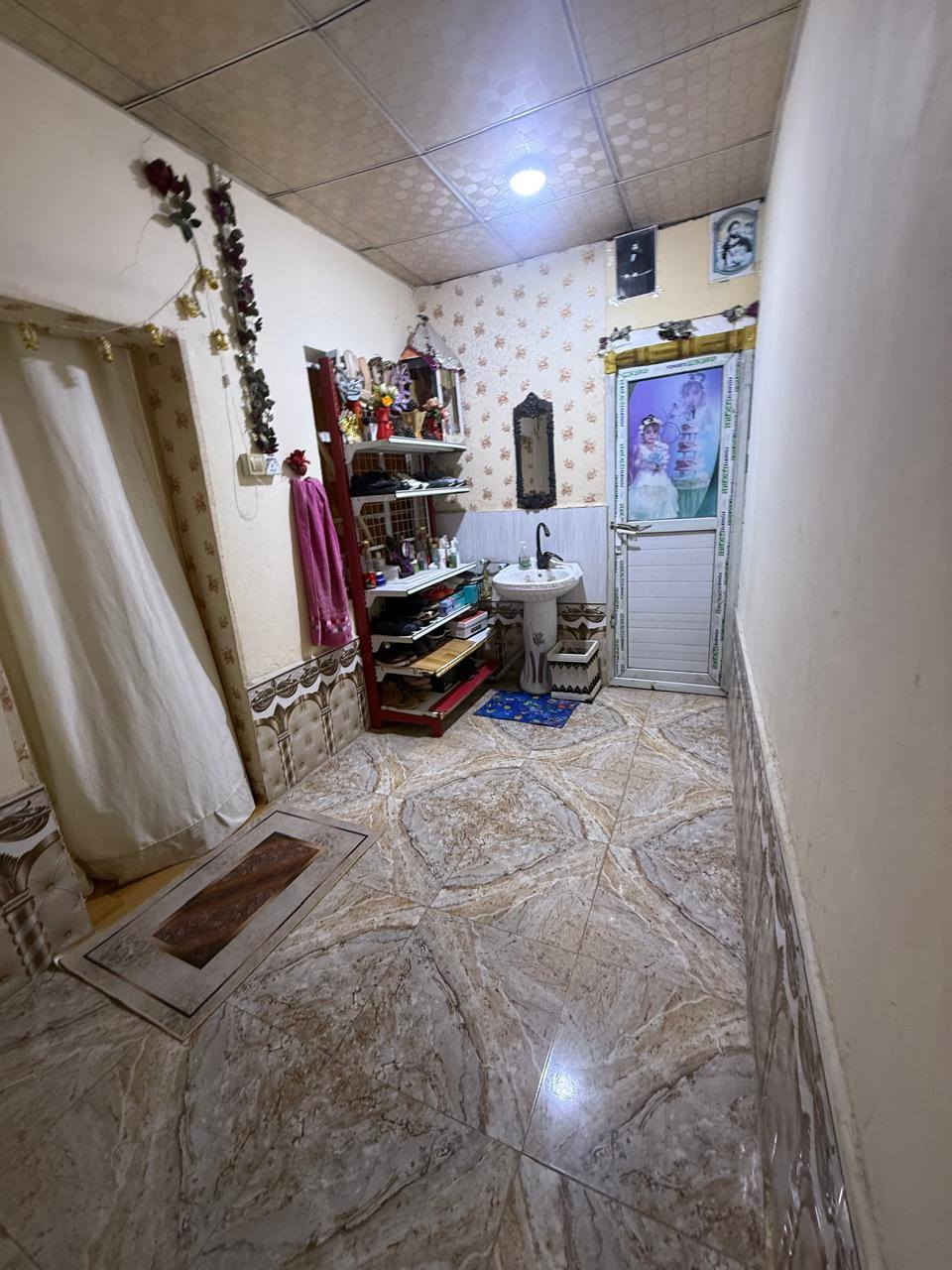 بيت ركن للبيع مساحه 400 متر طابو صرف زراعي يتكون من 3 غرف منام وهول كبير و استقبال وديوانيه وصحيات وحديقه وكراج  البصرة شط العرب باب الهوى الجزيرة الرابعه خلف مدرسة الجزيره الرابعه للاستفسار الاتصال او واتساب ***********
