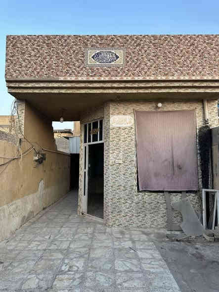 دار 150م ملك طابو صرف 

غرفه نوم وستقبال وصاله ومطبخ وصحيات داخليه وخارجيه 

بوب الشام قرب السوق 

السعر 110 مليون

***********
