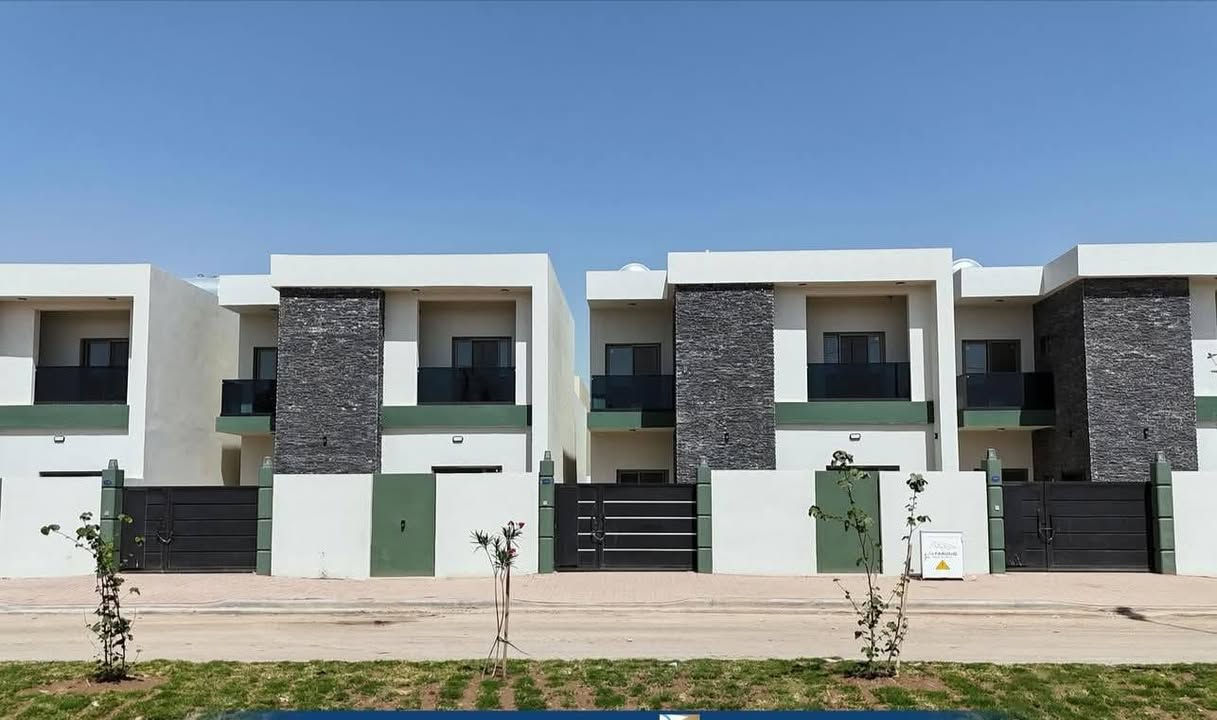 🏠 بيع سريع 
📍 دار للبيع في مجمع الفاروق السكني 2- جامعة الانبار 
      علما ان الدار باقي على الاستلام شهر
✨ المساحة 200م  
   تفاصيل المنزل :-
🔸مطبخ 
🔸صالة وإستقبال 
🔸4غرف نوم واحدة  منها سويت 
🔸4 حمام 
🔸حديقة  مع كراج 
⭕️ السعر( 165000000 ) مائة وخمسة  وستون مليون قابل للتفاوض  للتفاوض...
للإستفسار أكثر إرسال رسالة على الواتساب او الاتصال على :-
***********
***********
