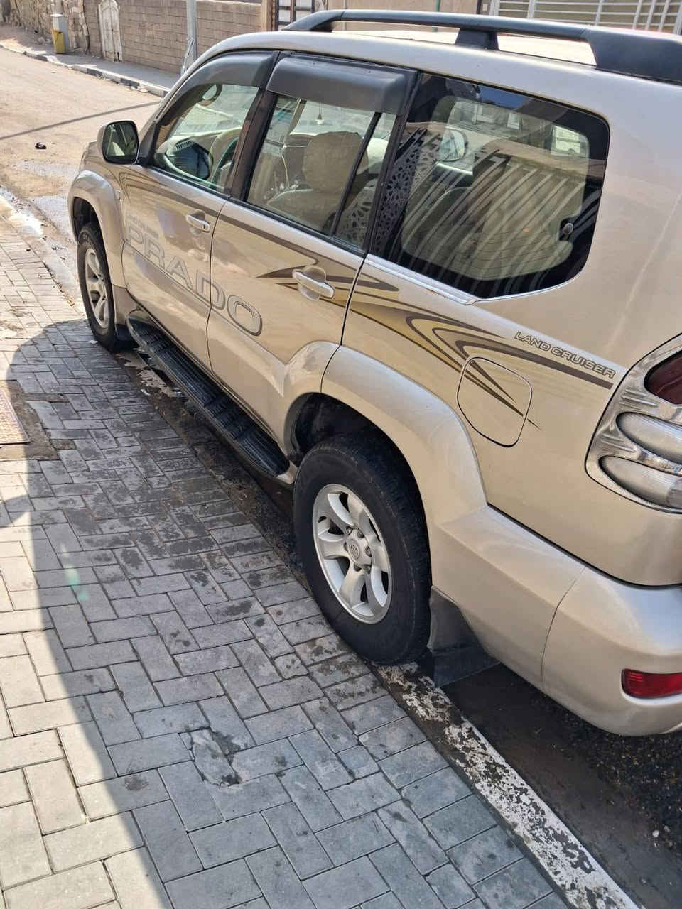 السلام عليكم برادو ٢٠٠٤ رقم بصره باسمي مكفول من ضربه فقط صبغ عام مكينه كير تبريد ٣قطع ٧راكب محرك ٦سلندر للبيع او مراوس  السعر ١١٨ وبيهه مجال بسيط المكان البصره كرمه علي رقم الهاتف *********** البصرة, العراق
