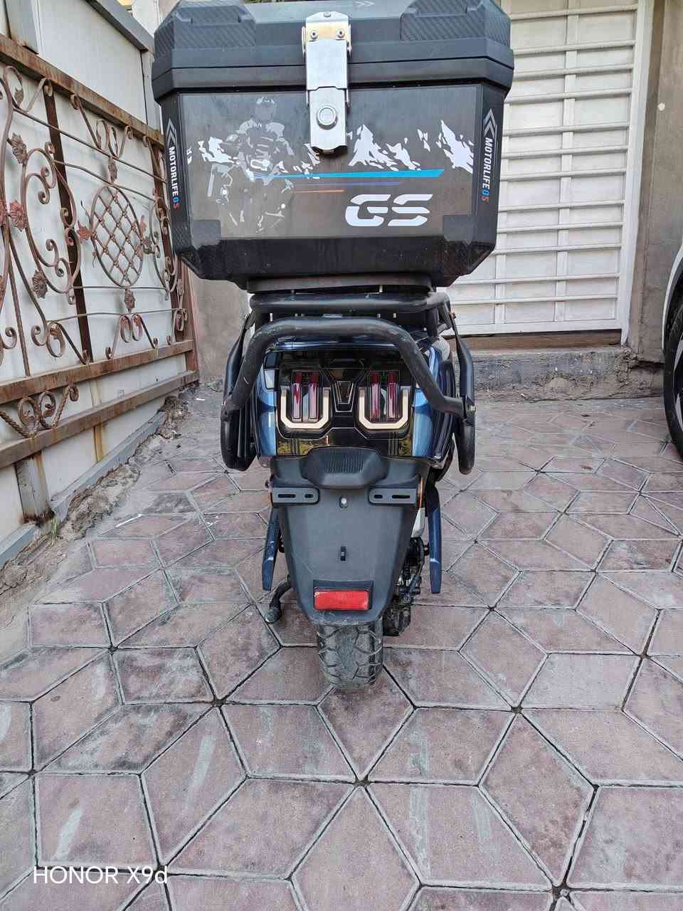 السلام عليكم دراجه شحن🔋⚡
6بطاريه ٢٣امبير ملف ٢٠٠٠ 
سرعه ١٠٠
درع وصندوق دمام 
بيه بك و مثبت سرعه 
ونظام سبورت
٣ سرعه 
سعر ٩٠٠ وبيه مجال قليل ***********
***********
مكان 📍بغداد المنصور
