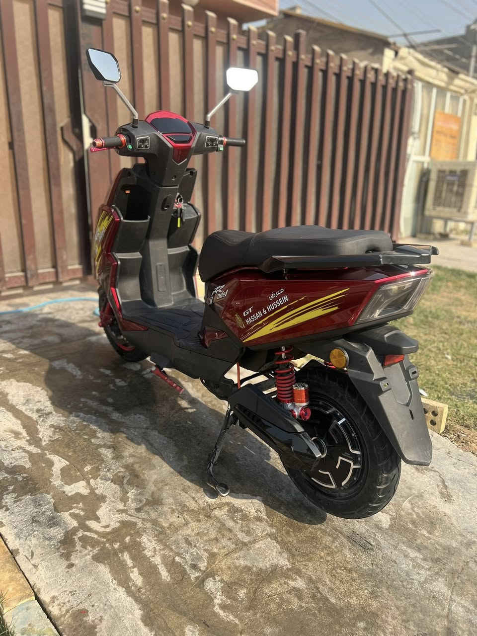 السلام عليكم 
للبيع ماتركس بطاريه ليثيوم ملف 2000 دراجه صارلها شهر من نازله اي نقص ما بيها لايتات عالي ناصي رماش زنون LED  بصمه سويج كارت دراجه شلعه ومعدل قوي عنوان بغداد العامريه ***********
