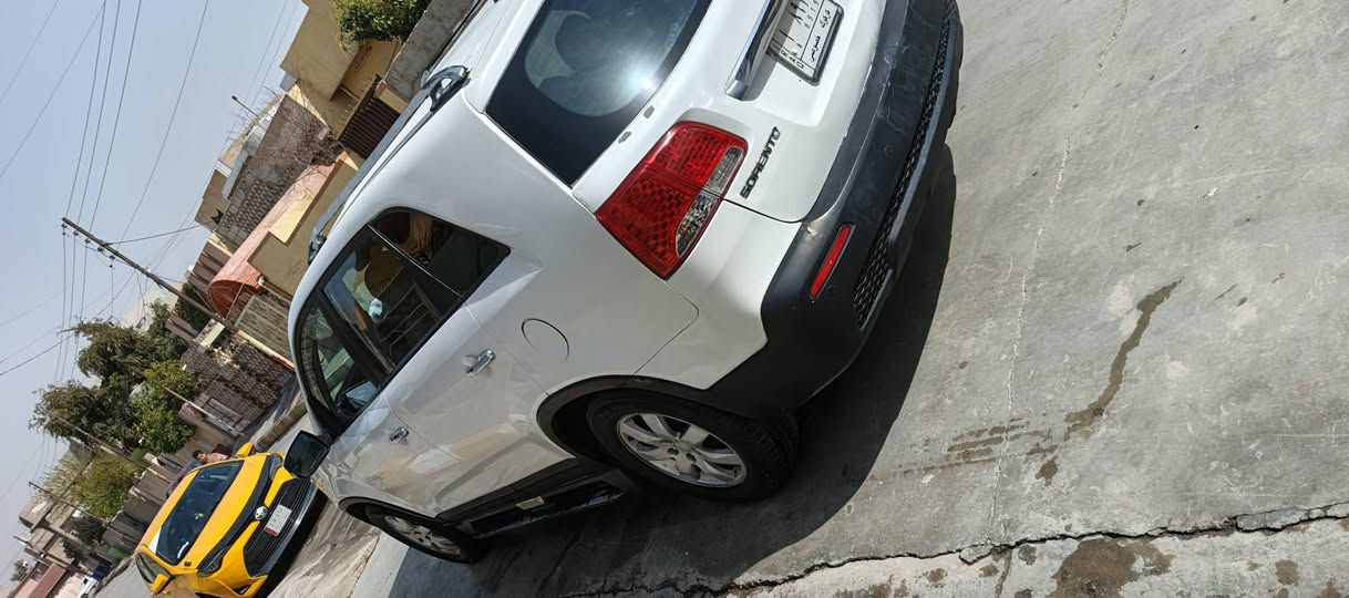 سلام عليكم للبيع سورنتو  كندي موديل2011مكينه كير بل شرط سعر 120 وبيه مجال.  سياره برقي ما بيه نقص تريك بصره   تبريد ثلج.   تخم تاير جديد    سياره بوني مبدل وجمرلق بدوم دوخل و بيه رشات صبغ.   حلوه وجاهزه. سنويه 2030. رقم كركوك  .   تحويل مباشر.    مكان سياره كركوك‬‏*********** محرك 4 سلندر
